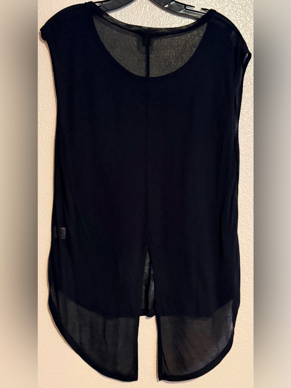 Rare Haute Hippie Women’s Size XS Flowing Material Sleeveless Black Top - Picture 4 of 6